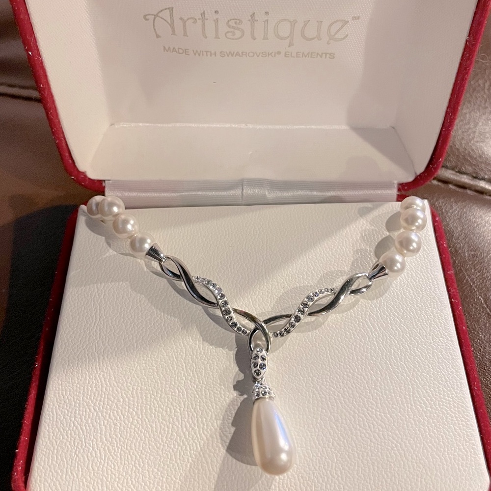Sterling silver necklace with Swarovski Crystals